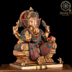 Grande statue de dieu en laiton |   Artisanat métallique moderne fait main, décoration artistique durable pour temple domestique, représentant le dieu hindou de la chance - Product Image 4