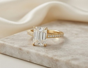 Anillo de Compromiso con Diamante Cultivado en Laboratorio, Corte Esmeralda, Certificado IGI, 1.50 Quilates, Halo Oculto, Banda Pavé, Oro Sólido de 14K, Regalo de Aniversario - Product Image 4