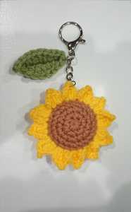 Porte-clés tournesol au crochet, fait main, en fil de coton doux, design traditionnel, cadeau écologique - Product Image 2