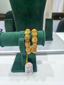 Brazalete de Oro Sólido de 22K, Estilo Templo Antiguo, Kada Nupcial India con Motivo de Elefante, Piedras Rosas y Verdes, Joyería Tradicional Nakshi - Product Image 3