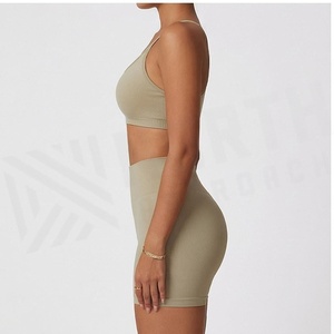 Ensemble de yoga 2 pièces, couleur unie, short taille haute, haut court sans couture, bretelles spaghetti, vêtements de sport pour femmes, vêtements de sport actifs - Product Image 3