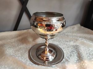 Verre en cuivre finition argentée à motif martelé, idéal pour servir le vin lors d'événements, de réceptions ou pour la consommation à la maison. - Product Image 5