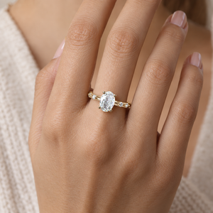 Bague de fiançailles tendance en or jaune 14 carats avec diamant de laboratoire, solitaire ovale 2,25 carats, monture flottante, bijoux personnalisés OEM - Product Image 3