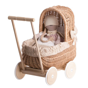 Cochecito de Ratán Natural para Muñecas con Marco de Madera y Ruedas, para Edades de 2 a 4 Años, Juguete Educativo Unisex - Product Image 1
