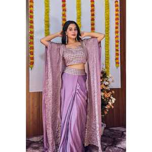 Crop top de soirée de créateur indo-occidental fait main avec taille naturelle et travail de sequins sur tissu organza - Product Image 4