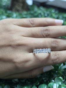 Bague Éternité Ovale en Argent Sterling 925 avec Sertissage à Griffes, Ornementée de Pierres de Laboratoire, Anti-ternissement, Hypoallergénique, pour Femme, Idéale pour Fêtes et Mariages - Product Image 6