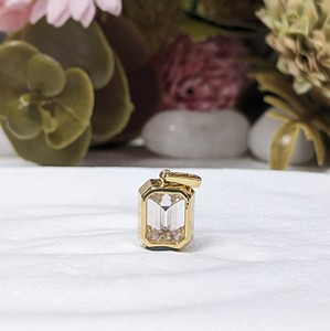 Pendentif de mariage Lurba Jewels en moissanite taille émeraude 1,75 carat, serti clos, en or jaune massif 14 carats, bijou de luxe chrétien, cadeau - Product Image 2