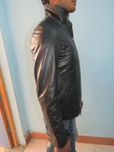 Blouson de motard en cuir véritable pour homme, col mandarin, fermeture éclair sur le devant, logo, décontracté, réversible, coupe classique, pour l'automne - Product Image 3