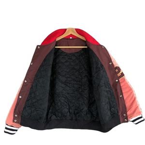 OEM personalizado ligero satén Varsity chaqueta para hombres béisbol Streetwear con soporte de cuello cierre forro suave - Product Image 3