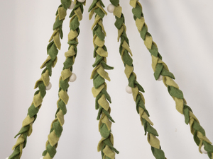 Guirnalda de Hojas de Fieltro y Lana, Decoración Ecológica - Product Image 6
