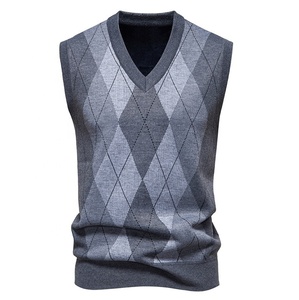 Gilet en tricot argyle en polyester pour homme, col en V classique, pull sans manches, vêtements d'affaires d'automne, tricot à motifs - Product Image 1