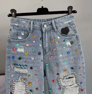 Shorts de mezclilla desgastados con pedrería para mujer, estilo casual de verano, tipo Bermuda, de cintura media, ajuste holgado, de algodón lavado - Product Image 4