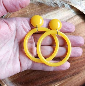 ต่างหูเรซิ่นลายแสงแดด ต่างหูเรซิ่นสีเหลืองมัสตาร์ด งานฝีมือเรซิ่น ต่างหูวงกลมเรซิ่น ต่างหูเรซิ่นลายหยดน้ำมะนาว สำหรับใส่ไปงานปาร์ตี้ - Product Image 2
