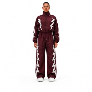Conjunto Deportivo de Nylon Negro con Chaqueta con Cierre y Pantalones a Juego para Entrenamiento, Running y Actividades al Aire Libre - Product Image 1