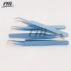 Pinzas para Extensión de Pestañas RMI con Recubrimiento en Polvo Azul Cielo, Curvadas Tipo L, Agarre Fuerte, Acero Inoxidable, Ligeras, Antibacterianas - Product Image 6