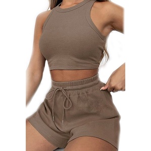 Ensemble deux pièces décontracté en tissu doux avec logo personnalisé, vente en gros, vêtements d'été pour la maison, hauts et leggings pour femmes - Product Image 3