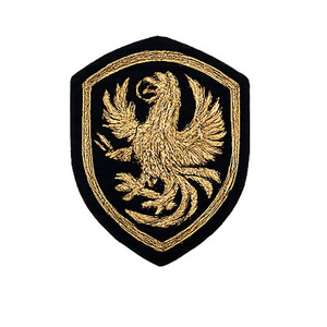 Badges personnalisés de luxe brodés en forme de bouclier, décorés de perles, avec artisanat haut de gamme - Product Image 3