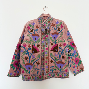 Veste Kimono d'Hiver Bohème en Velours Brodé Suzani Fait Main à Motifs Floraux avec Boutons, Vêtement d'Extérieur Ethnique Artisanal en Coton à Col Montant - Product Image 1