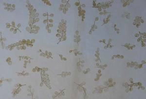 Impressions de feuilles naturelles partout sur le papier, avec des broderies sur les motifs des bords, ce qui le rend élégant et riche, idéal pour emballer des feuilles cadeaux. - Product Image 2