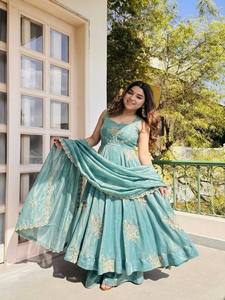 Robe en soie de créateur Fendy avec Sharara à jupe évasée de 7 mètres et Dupatta élégante – Ensemble de vêtements ethniques festifs - Product Image 2