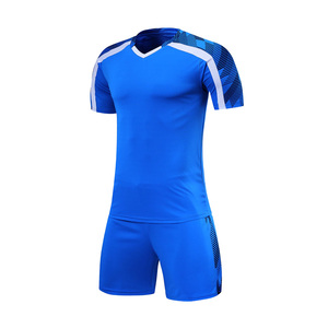 Ensemble de maillot et short de football personnalisés pour équipe, vêtements de sport respirants en polyester pour l'entraînement et la compétition, uniforme de football en gros - Product Image 3