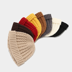 Gorros de punto de última tendencia, diseño suave para el invierno, ajuste cómodo para uso diario al aire libre, ajuste elástico, jacquard. - Product Image 3