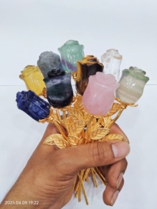 Runyangshi Vente en gros de gravats de cristal d'améthyste naturelle pour la guérison, fleurs de résine sculptées en forme de rose, décoration de mariage et de maison - Product Image 3