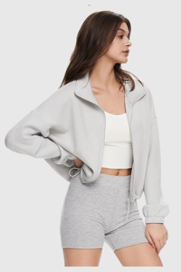 Ropa deportiva de moda Conjunto de chaqueta y pantalones cortos cortavientos de lana de ajuste regular ligero con dobladillo con cordón Patrón sólido para mujer - Product Image 3