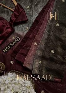 Sari en satin fantaisie de qualité supérieure avec rembourrage, orné de broderies et de sequins, bordure en dentelle et pièce de chemisier en soie Banglori de créateur - Product Image 4