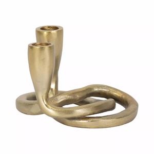Porte-bougie double en métal durable au design torsadé pour la décoration de la maison - Product Image 2