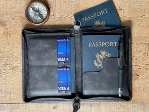 Porta Pasaportes Corto Abierto de Cuero Genuino Hecho a Mano, Cartera de Viaje Personalizada de Lujo con Bloqueo RFID, Funda Protectora PTH-0101 - Product Image 1