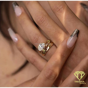 Bague en argent sterling 925 avec diamant moissanite de forme incurvée et pierre ronde, bijoux élégants dorés pour femmes - Product Image 4