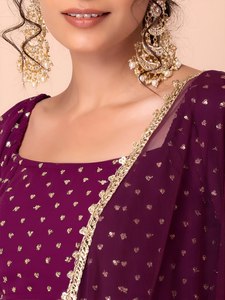 Ensemble Lehenga Choli en Georgette Bourgogne avec Paillettes, Broderies Zari et Dentelle – Tenue de Mariage Ethnique pour Femme - Product Image 4