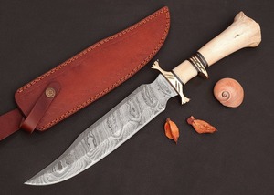 Cuchillo de Caza Artesanal de Damasco con Mango de Hueso y Funda de Cuero para Camping, Caza y Uso al Aire Libre - Product Image 6