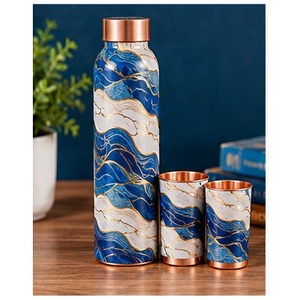 Botella de Agua de Cobre con Diseño Moderno de Mármol y Dos Tazas a Juego, Set de Bebidas Portátil para Viaje - Product Image 4