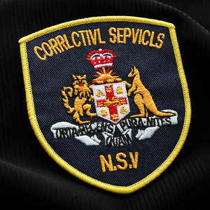 Écussons brodés personnalisés en gros avec fixation auto-agrippante et adhésif thermocollant pour vêtements et uniformes - Product Image 2