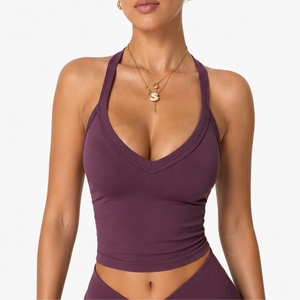 Conjunto deportivo sin costuras para mujer, con sujetador deportivo y pantalones cortos de cintura alta, tela elástica premium, ajuste cómodo, para gimnasio y yoga. - Product Image 5