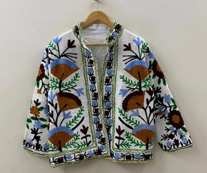 Chaqueta Bomber de Terciopelo Bordada Vibrante y Transpirable 100% Algodón para Mujer, Chaqueta Floral Bohemia, Precio al por Mayor - Product Image 1