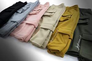 Pantalones cortos de forro polar premium para hombre, estilo urbano y utilitario - Pantalones cortos deportivos de moda urbana con cintura acanalada - Product Image 6