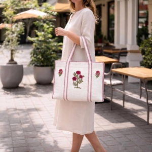 Sac fourre-tout indien en coton matelassé, broderie rose, imprimé au bloc à la main, écologique, réutilisable, blanc, style bohème à pois vintage, pour le shopping - Product Image 3