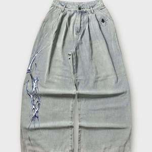 Vaqueros rectos vintage de algodón para hombre, estilo urbano personalizado, de pierna ancha, con hebilla metálica, estampado artesanal, personalizables - Product Image 2