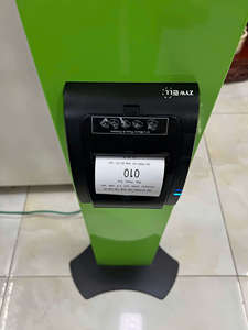 Kiosco de Gestión de Colas con IA, Pantalla Táctil de 15.6 Pulgadas y Plataforma en la Nube - Sistema Inteligente de Autoservicio para Gestión de Colas |   AT-KIOSK156 |   OEM/ODM - Product Image 3
