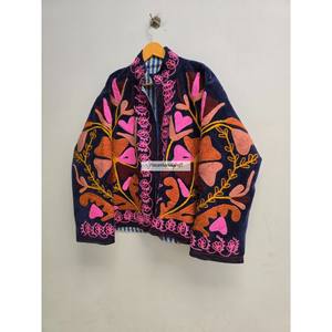 Chaqueta de terciopelo bordada a mano, estilo Suzani, abrigo corto informal para mujer, chaqueta unisex de invierno con forro interior de algodón. - Product Image 4