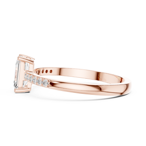 Anillo de Compromiso Solitario con Diamante Corte Esmeralda en Oro Rosa de 18 Quilates con Banda con Detalles en Pavé, Joyería Nupcial Elegante y Minimalista - Product Image 2