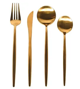 Ensemble de couverts en métal élégamment conçu avec une surface dorée raffinée pour les événements spéciaux, les mariages, les dîners, les fêtes, décoratif. - Product Image 5