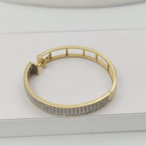 Aros urbanos con diamantes helados en oro macizo con cierre de clip brillante de corte redondo, diseñados para hombres, mujeres y compradores mayoristas. - Product Image 3