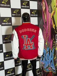 Veste de baseball en chenille brodée sur mesure de haute qualité ODM OEM, corps en laine, manches en cuir PU, pour hommes. - Product Image 6