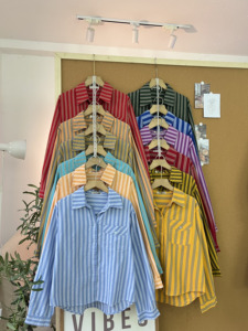 Chemise décontractée d'été pour femme L850 à col en V, rayée, brodée, coupe classique, manches longues, en popeline tissée respirante - Product Image 3