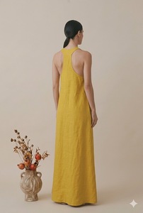 เดรสยาวสีเหลืองแบบรักษ์โลก คอวี แขนกุด ทรงหลวม ผ้าลินิน 100% ชายระบาย แต่งระบาย  ใส่สบาย ระบายอากาศได้ดี เหมาะสำหรับฤดูร้อน - Product Image 3