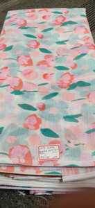 ผ้าใบลายดอกไม้ Blossom Breeze ผสมโพลีเอสเตอร์ 100% สำหรับทำกระเป๋าฤดูร้อน เนื้อผ้านุ่ม สีชมพูโรสโกลว์ - Product Image 5